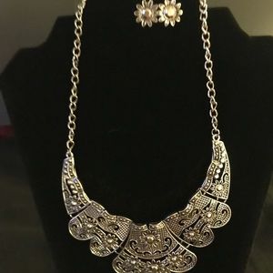 Necklace/earring set